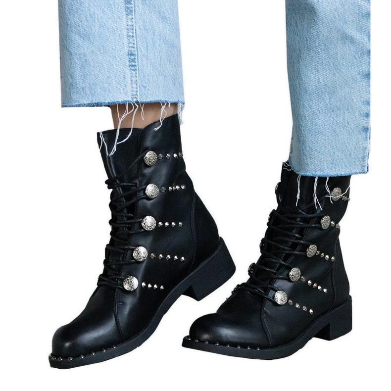 Schwarze Schnürstiefeletten mit Nietenverzierung