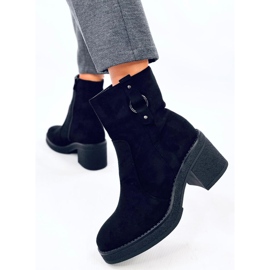 Schwarze Stiefel mit breitem Absatz