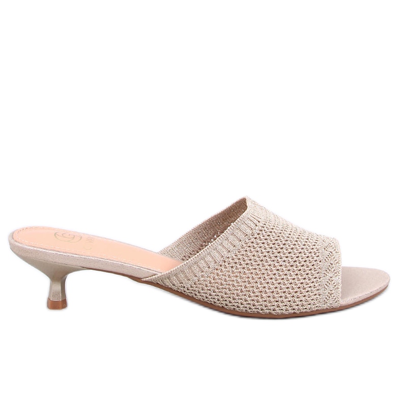 Openwork -Frauen -Flip -Flops auf Gold beige