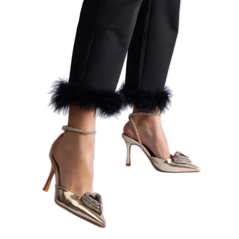 Goldene High Heels mit offenem Absatz, verziert mit Zirkonen