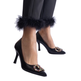 Schwarze High Heels verziert mit bunten Zirkonen