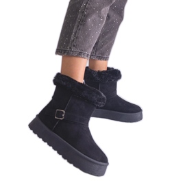 Inna Schwarze, isolierte Schneestiefel mit Fellverzierung