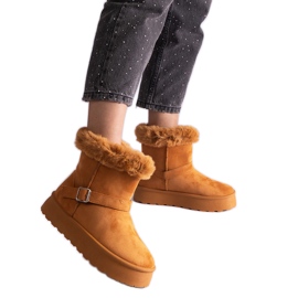 Braune, isolierte Schneestiefel mit Fellverzierung