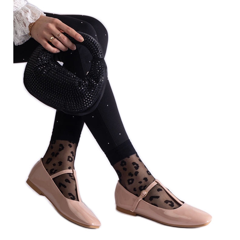 Beige Lack-Ballerinas mit Gürtel