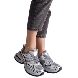 Silberne Sneaker mit massiver Sohle