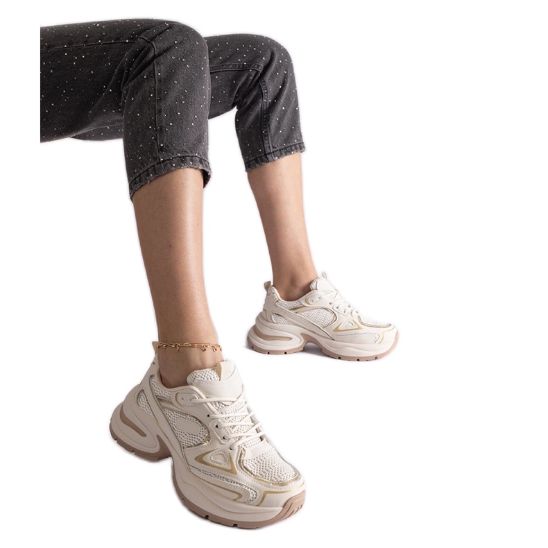 Beigefarbene Sneaker mit massiver Sohle