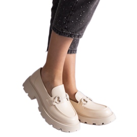 Beigefarbene Mokassins aus Öko-Leder mit Goldverzierung