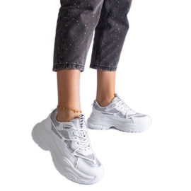 Weiße Sneaker mit Glitzereinsätzen
