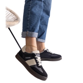 Schwarze Plateau-Sneaker mit Nähten