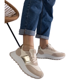 Beigefarbene Sneaker mit Plateau