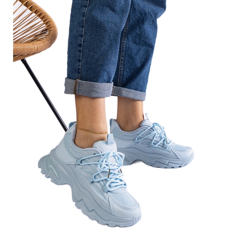 Blaue Sport-Sneaker mit massiver Sohle