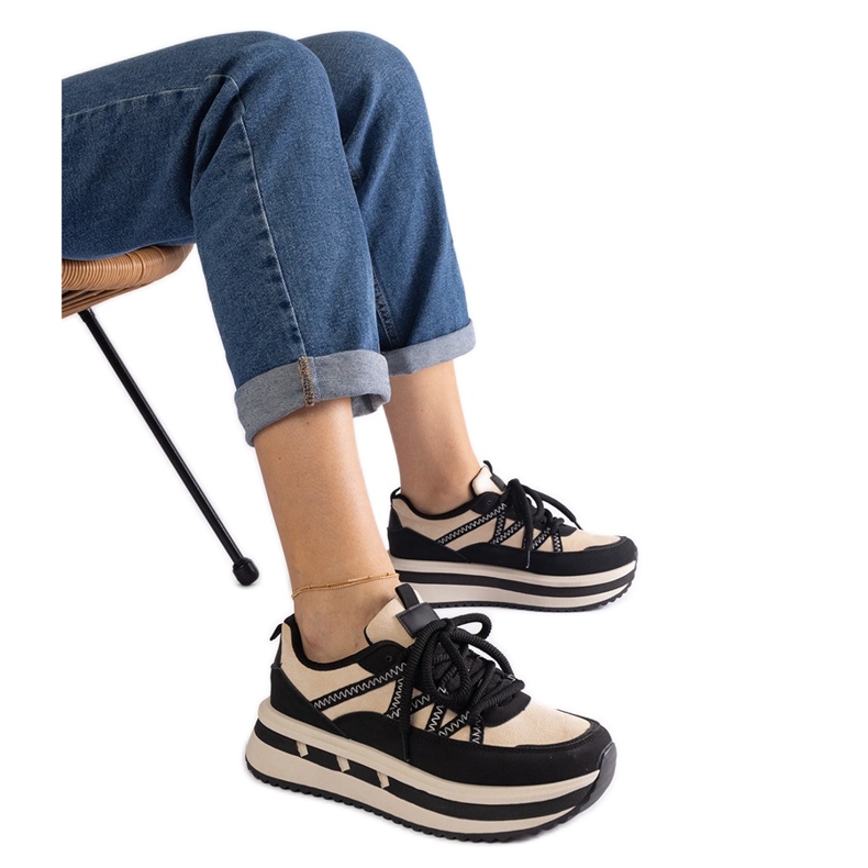 Schwarze und beige Damen-Sneaker