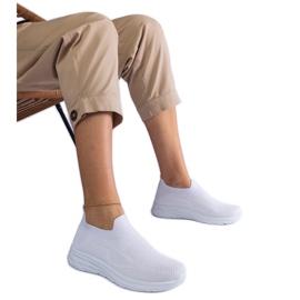 Weiße Sport-Sneaker zum Hineinschlüpfen