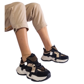 Schwarze Turnschuhe mit goldenen Einsätzen