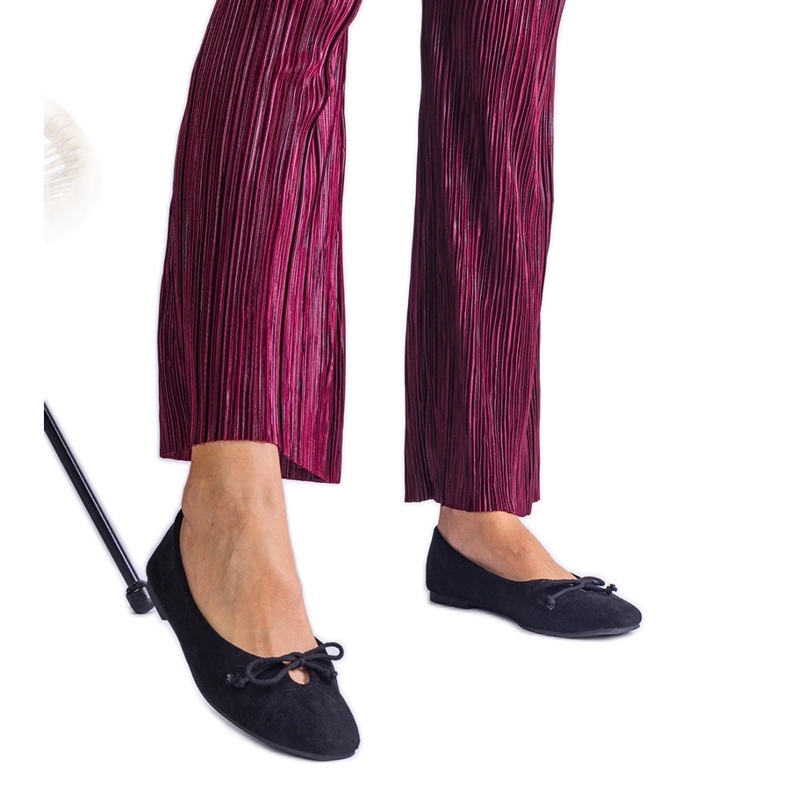 Schwarze Ballerinas mit dekorativer Schleife