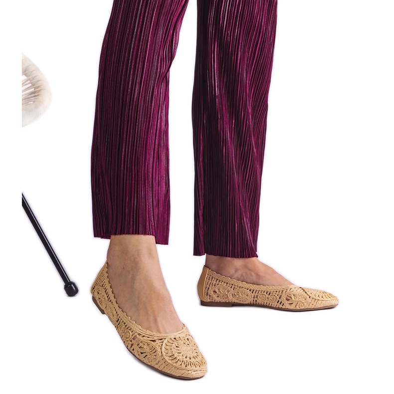 Beige geflochtene Ballerinas