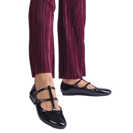 Schwarze Ballerinas aus Lackleder mit Schnalle