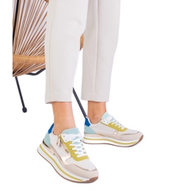 Green Sports -Sneaker auf der Plattform mit goldenem Einfügen grün