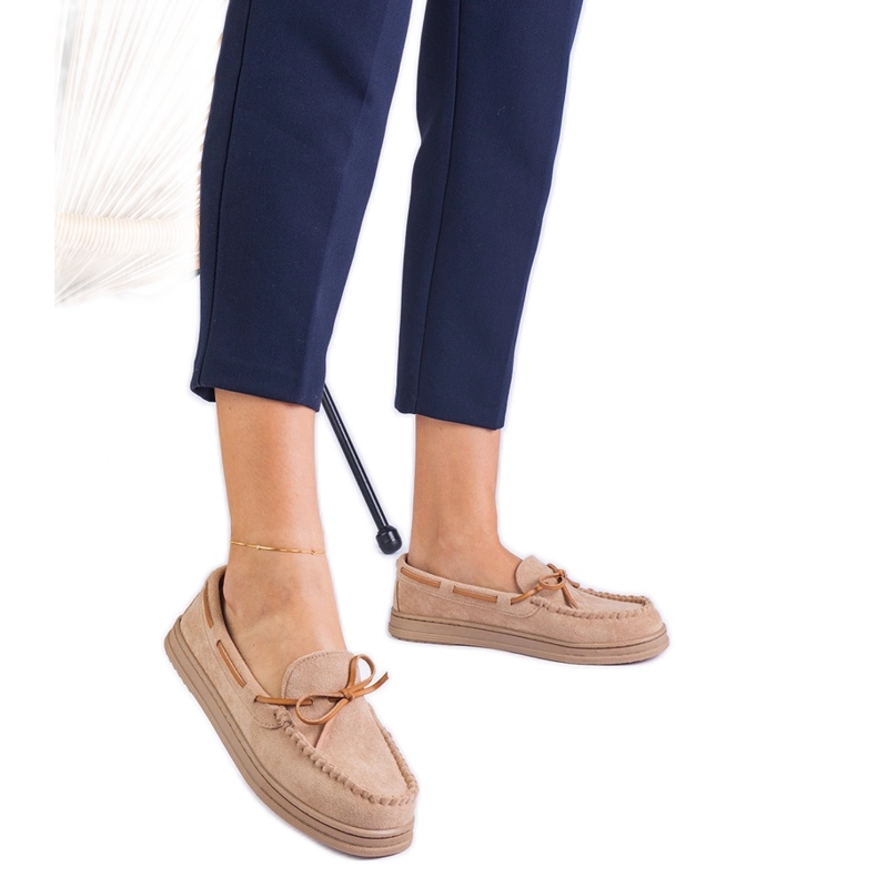 Beige Frauenlaafer aus Ekozamsz mit einem Bogen