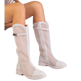 Weiße Stiefel mit hohem Mesh