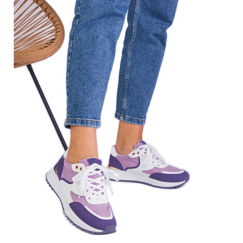 Lila Frauen -Turnschuhe mit goldenem Insertion violett