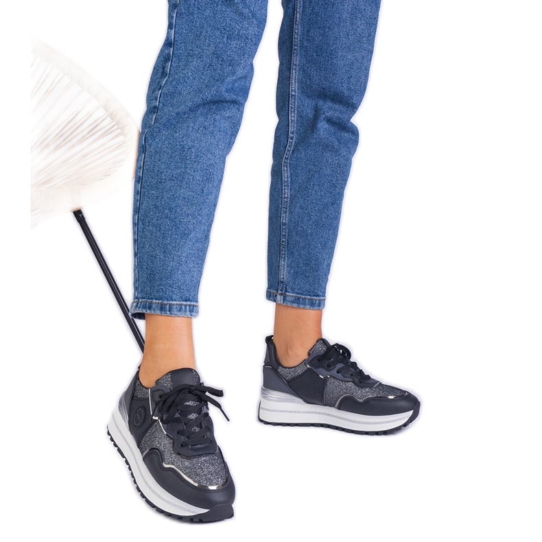 Schwarze Frauen -Turnschuhe mit Glitzer dekoriert