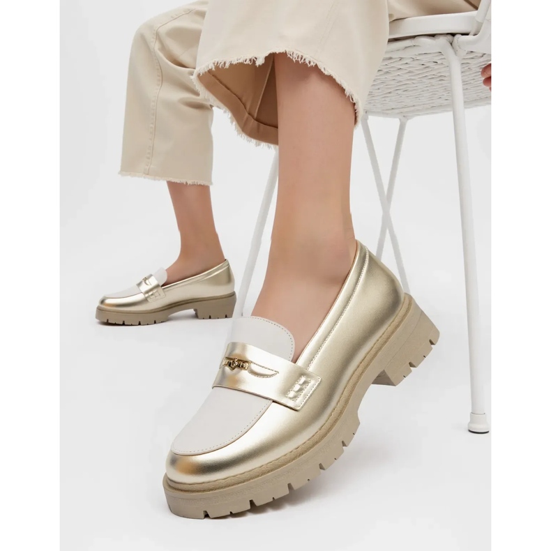 Frauen -Gold -Ladung golden