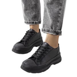 D/GMR Schwarze Turnschuhe auf einer dicken Nurbik-Sohle