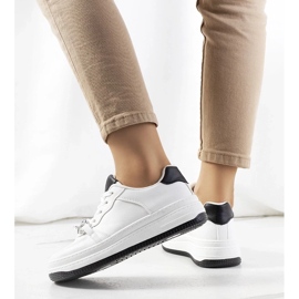 D/GMR Weiße Sneaker mit Kette von Maring