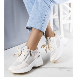 D/GMR Beige Sneaker mit Keilabsatz von Stacey