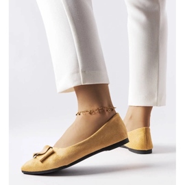 D/GMR Beigefarbene Ballerinas, verziert mit Rémy-Strasssteinen