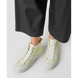 Grüne Sneaker von Frauen