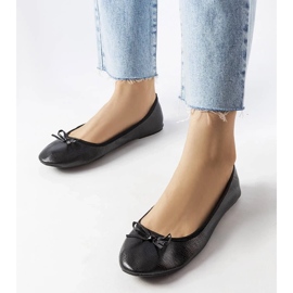 D/GMR Schwarze Ballerinas, verziert mit einer Vaillancour-Schleife