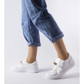 D/GMR Weiße Turnschuhe mit einem goldenen Akzent -Briefia