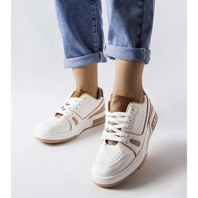 D/GMR Weiße Sneakers mit beigen Einsätzen von Willson