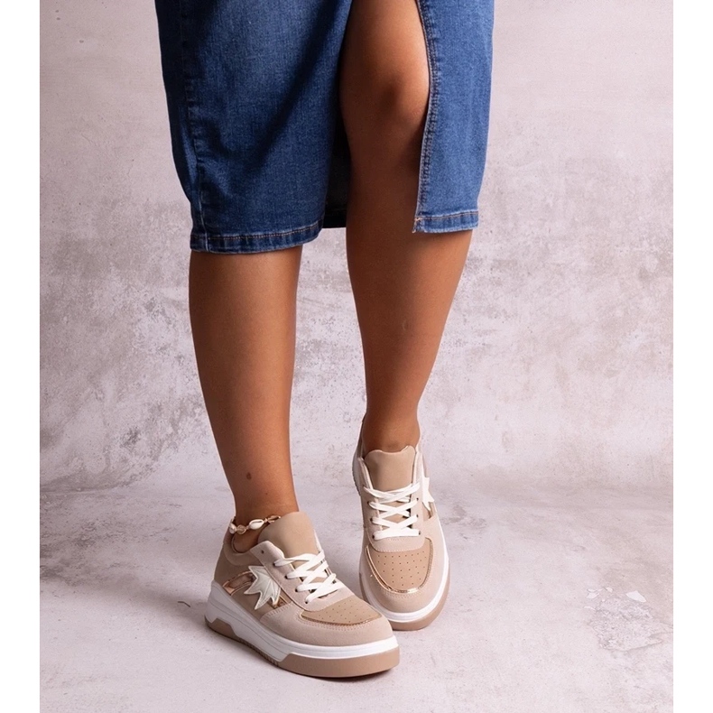 D/GMR Beigefarbene Sneakers mit Spiegeleinsatz von Kollins