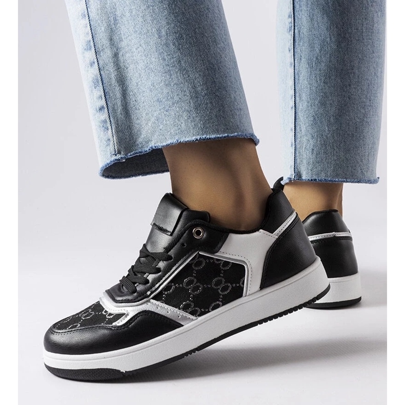 D/GMR Schwarze Turnschuhe, verziert mit dem Isidor-Monogramm