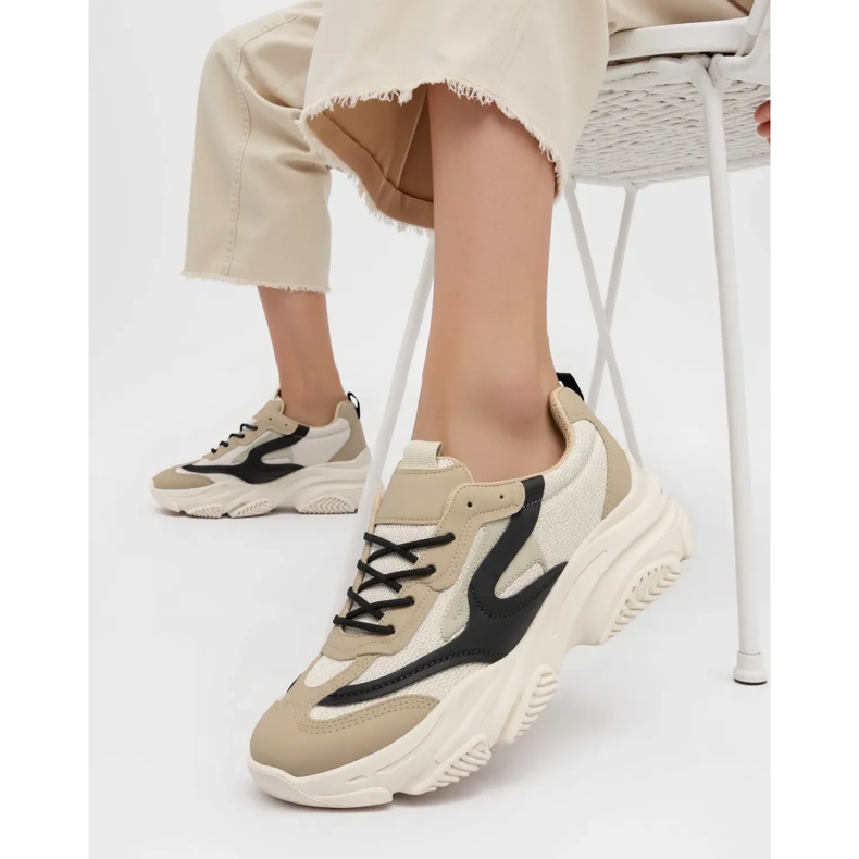 Zenna schwarze Sneaker von Frauen beige