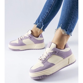 D/GMR Lila Sneaker auf der Crim-Plattform