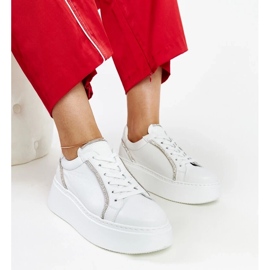 D/GMR Karino-Sneaker aus weißem Leder mit Strasssteinen