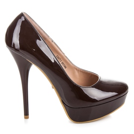 Ideal Shoes Lackierte Absätze auf dem Plateau braun