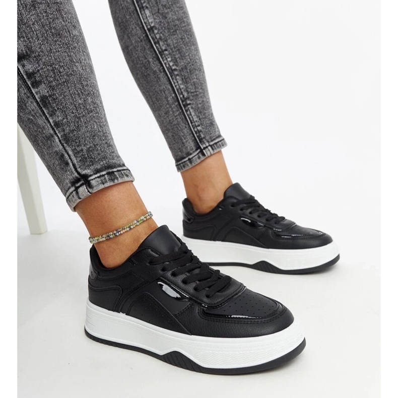 D/GMR Schwarze Sneaker mit dickerer Intis-Sohle