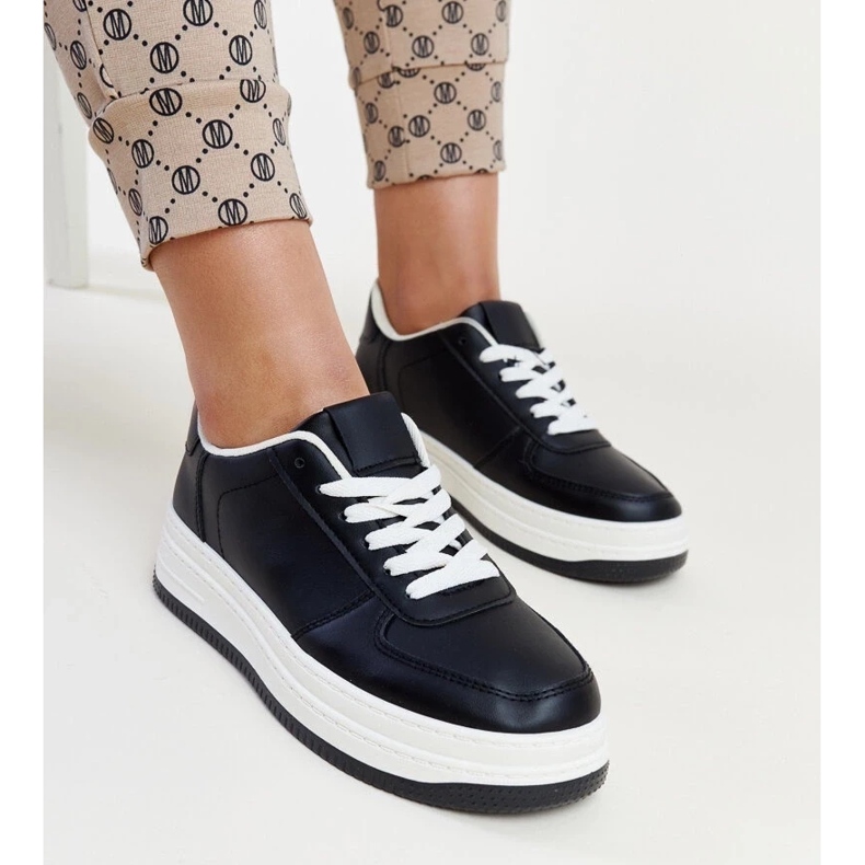 D/GMR Schwarze Sneakers auf der Cvita-Plattform