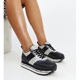 Schwarze Sneaker mit hoher Sohle von Askalua