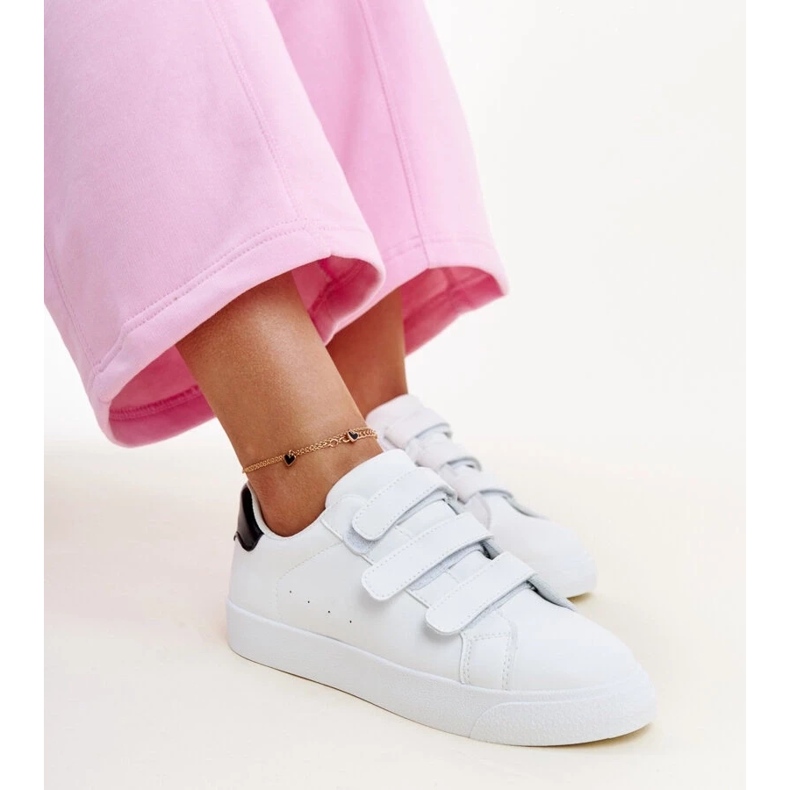 Weiße und schwarze Klett-Sneaker von Samala