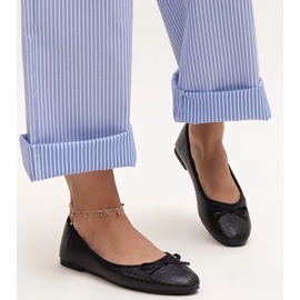 Schwarze Ballerinas mit Schleife und Ledereinsatz von Rosaly