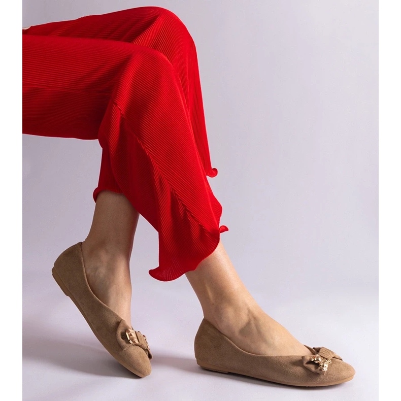 D/CEO Braune Ballerinas, verziert mit einer Schleife und einer Esdras-Brosche