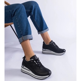 D/CEO Schwarze Turnschuhe auf der Plattform, die mit Glitzer und dem metallischen Einsatz von Ursula dekoriert sind