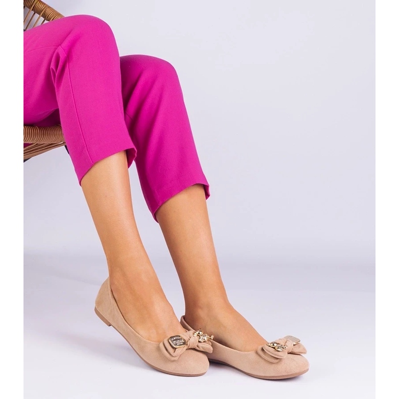 D/CEO Beige Classic Ballerinas mit einem Masolbogen