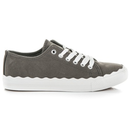 Gebundene Turnschuhe grau